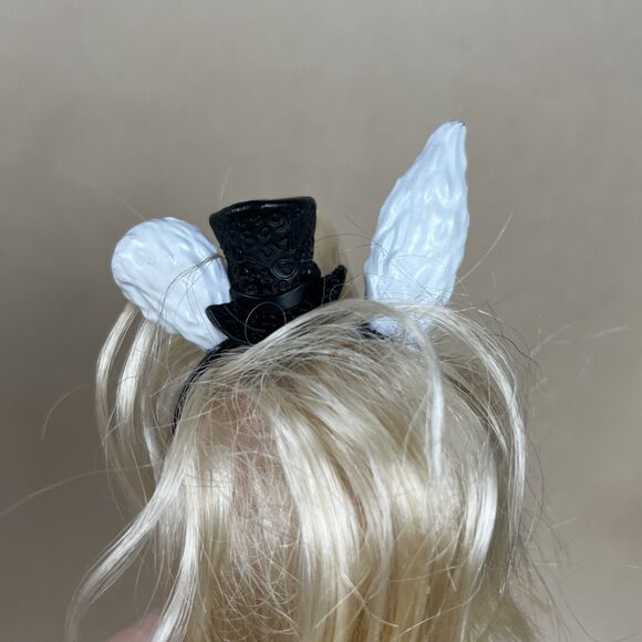 EVER AFTER HIGH Doll Bunny Blanc Doll 2012 Mattel - Picture 4 of 9